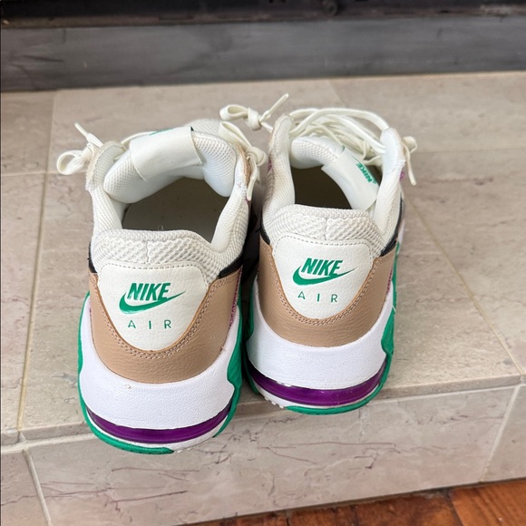 Men’s 10.5 Nike Air Max Sneakers in White and Brown